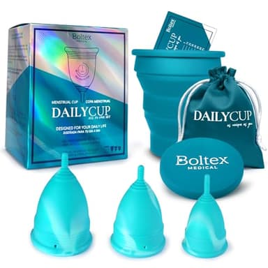 Coppetta Mestruale DAILY CUP ALL-IN-ONE SET di BOLTEX MEDICAL. Progettata per il TUO COMFORT QUOTIDIANO. Include Sterilizzatore, 3 Coppette Mestruali DAILY CUP: Taglia S, Taglia M, Taglia L e Borsa