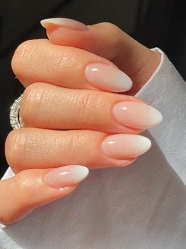 MouYou 24 pezzi Press on Nails corto, Almond Nude Gradient White Fake Nails Full Cover unghie finte con colla per unghie, mandorle baby boomer sfumato bianco acrilico unghie artificiali