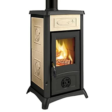 Stufa A Legna 'Gemma Liberty' Rivestimento Esterno In Maiolica. Porte, Testata E Focolare In Ghisa. Vetro Ceramico, Dimensioni Mm. 460X495Xh.840.. Potenza Nominale 6 Kw.